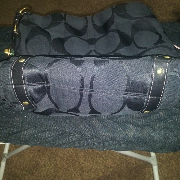 (SOLD)*AUTHENTIC* Coach Shoulder Bag - Picture 6 of 8